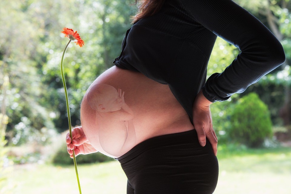 θεραπευτική ενέργεια για τη μητέρα και το μωρό είναι το reiki κατά τη διάρκεια της εγκυμοσύνης